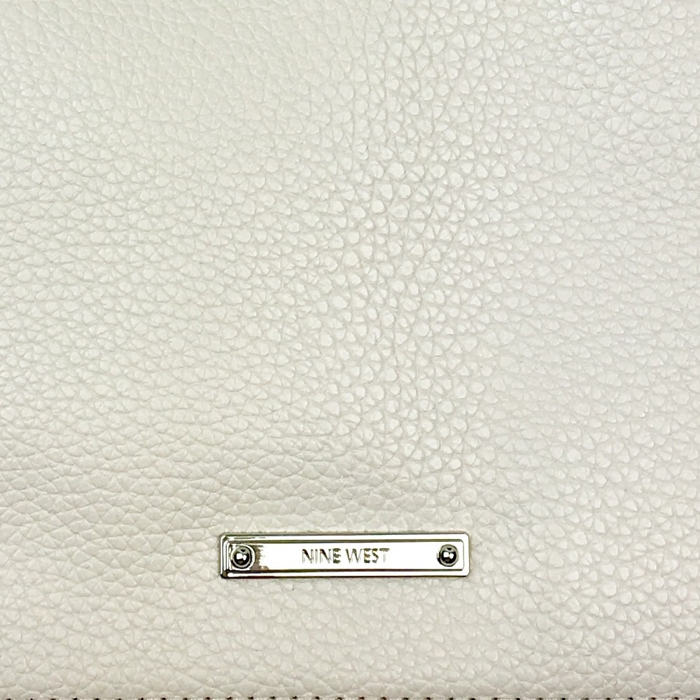 NINE WEST TASSEL FAUX Leatherette hand bag. - Picture 3 of 8